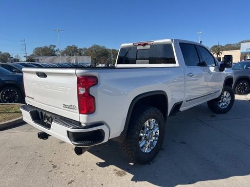 Used 2024 Chevrolet Silverado 2500 High Country w/ Technology Package image 9