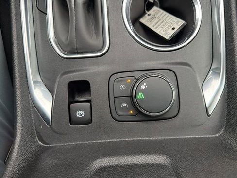 Certified 2023 Chevrolet Traverse LT image 31