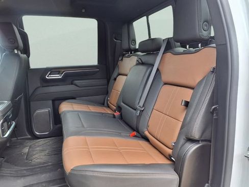 Used 2025 Chevrolet Silverado 3500 High Country w/ High Country Premium Package AWD/4WD image 9