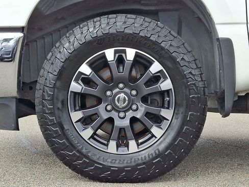 Used 2017 Nissan Titan SV AWD/4WD image 9