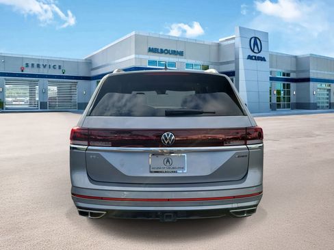 Used 2024 Volkswagen Atlas SEL Premium R-Line image 5