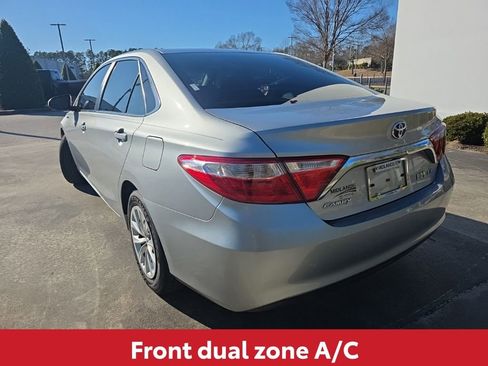 Used 2016 Toyota Camry LE image 4