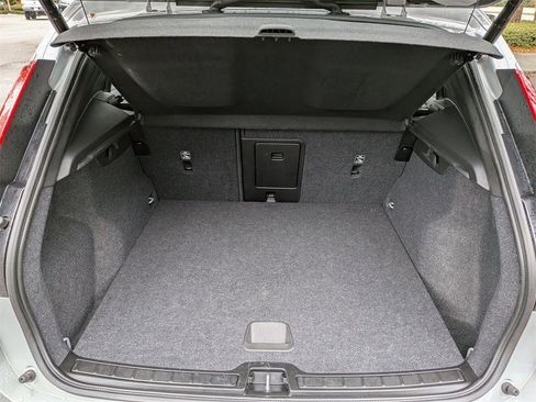 Certified 2024 Volvo XC40 B5 Core image 13