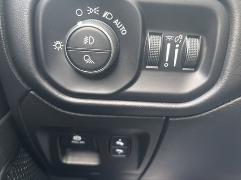Used 2023 RAM 1500 Limited image 27