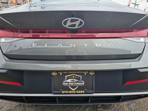 Used 2025 Hyundai Elantra SEL FWD image 28