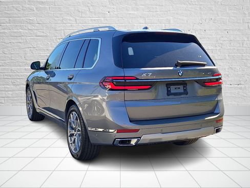 Used 2026 BMW X7 xDrive40i w/ Premium Package image 3
