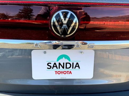 Used 2024 Volkswagen Atlas SEL Premium R-Line image 9