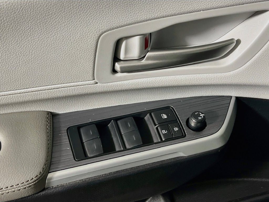 Certified 2026 Toyota Sienna XLE FWD image 16