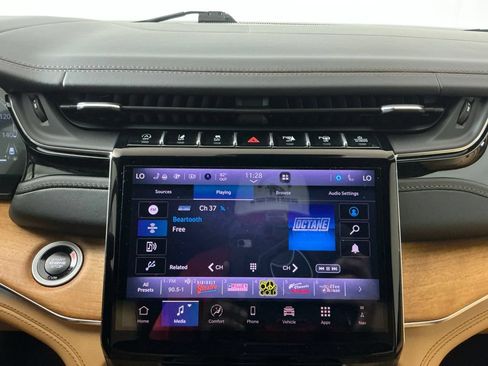 Used 2025 Jeep Grand Cherokee L Summit AWD/4WD image 11