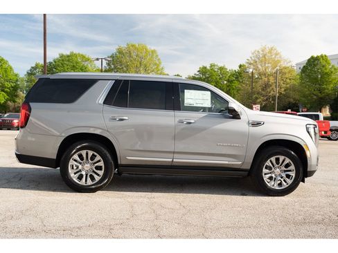 New 2026 GMC Yukon Denali image 9