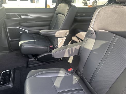 New 2026 Jeep Grand Wagoneer 4WD w/ Premium Group I image 22