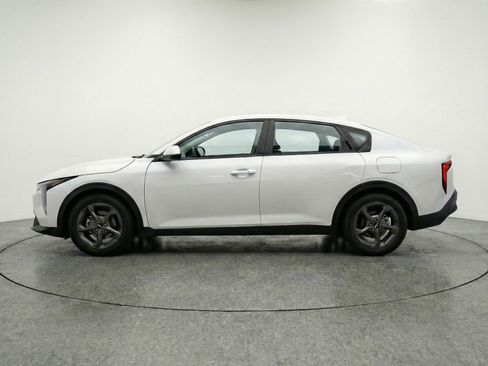 Used 2025 Kia K4 LXS image 5