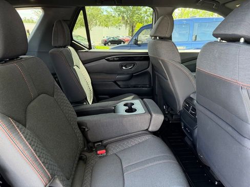 Used 2024 Honda Pilot Sport image 8