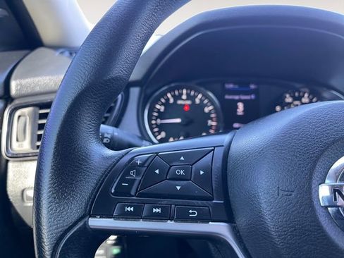 Used 2018 Nissan Rogue S image 21