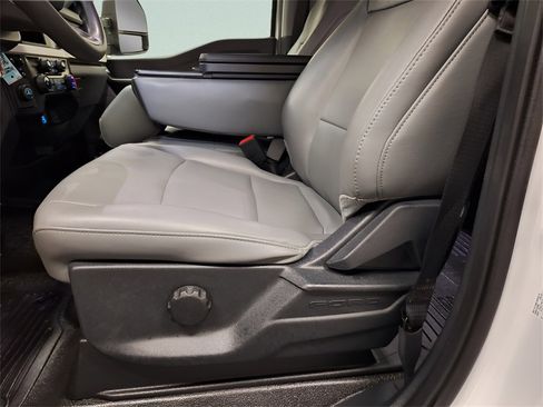 Used 2023 Ford F250 XL w/ XL Chrome Package image 28
