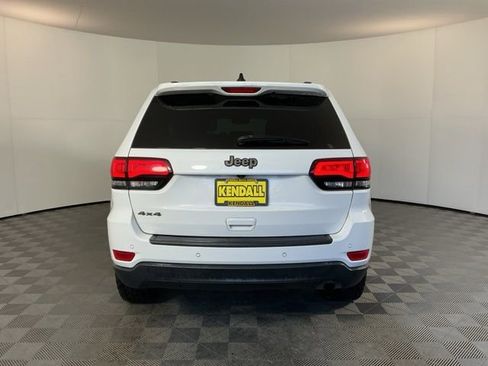 Used 2017 Jeep Grand Cherokee Laredo image 6