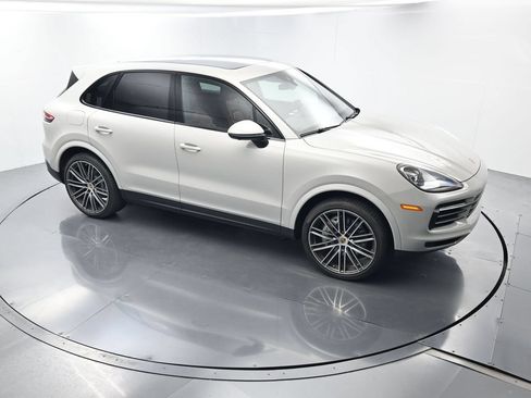 Certified 2023 Porsche Cayenne Platinum Edition AWD/4WD image 40