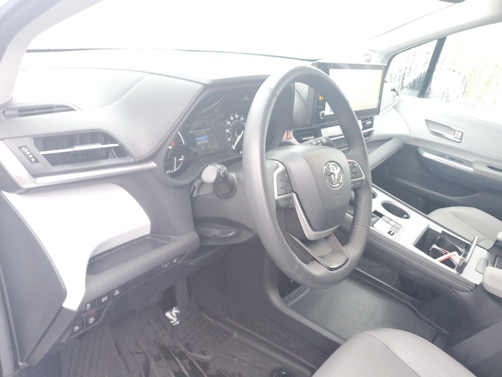Certified 2025 Toyota Sienna XLE w/ XLE Plus Package AWD/4WD image 19