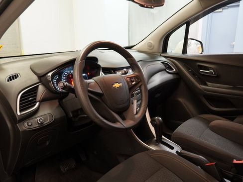 Used 2021 Chevrolet Trax LS image 6