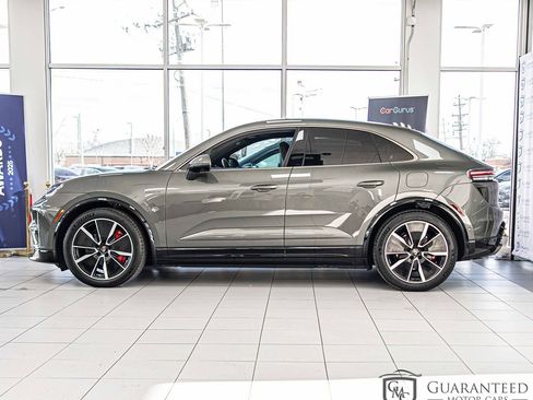 Used 2025 Porsche Macan Turbo Electric AWD/4WD image 7