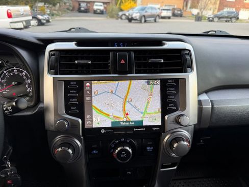 Used 2020 Toyota 4Runner SR5 AWD/4WD image 17