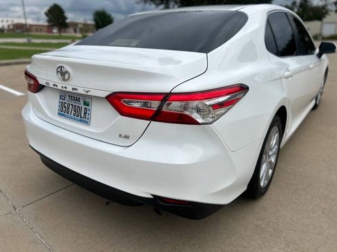 Used 2018 Toyota Camry LE FWD image 6