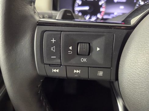 Used 2025 Nissan Pathfinder SL FWD image 17