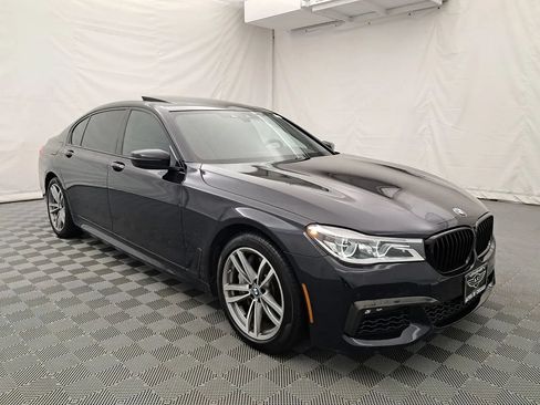 Used 2019 BMW 750i xDrive w/ M Sport Package AWD/4WD image 3