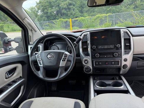 Used 2020 Nissan Titan SV w/ SV Convenience Package AWD/4WD image 14