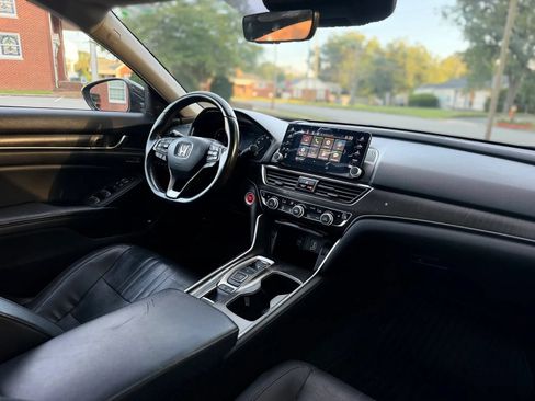 Used 2018 Honda Accord Touring image 12