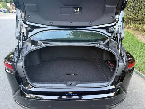 Used 2023 Toyota Mirai w/ Advanced Technology Package image 18