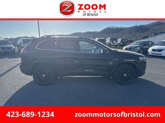 Used 2019 Jeep Cherokee Latitude w/ Cold Weather Group video 1