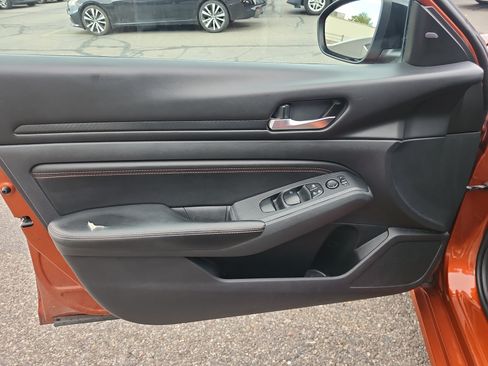 Used 2020 Nissan Altima 2.5 SR FWD image 12