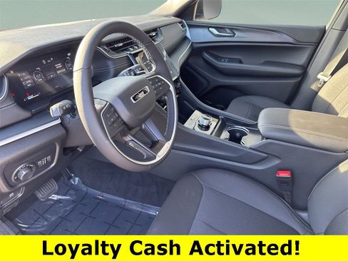 New 2025 Jeep Grand Cherokee Laredo w/ Luxury Tech Group I image 18