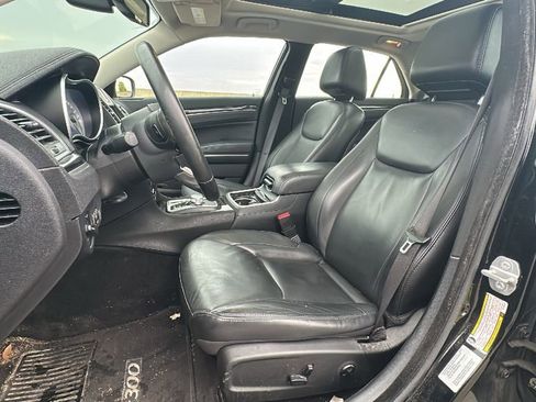 Used 2015 Chrysler 300 Limited RWD image 3