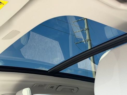 Certified 2024 Volvo XC60 B5 Plus AWD/4WD image 21
