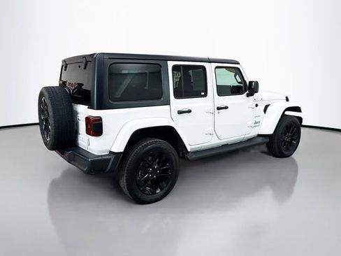Used 2022 Jeep Wrangler Sahara w/ Cold Weather Group image 9