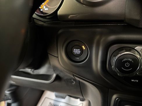 Used 2021 Jeep Wrangler Unlimited Sahara AWD/4WD image 29