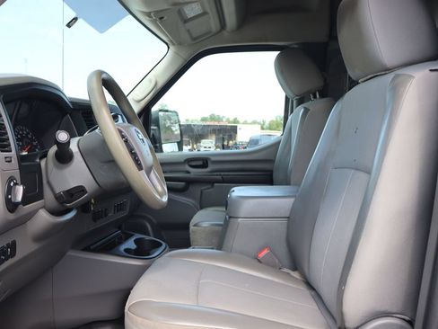Used 2019 Nissan NV 3500 SV RWD image 14