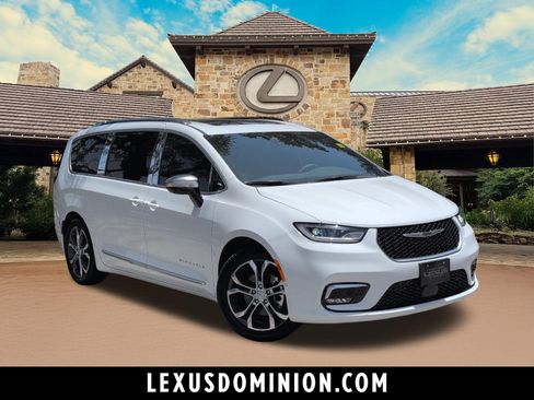 Used 2026 Chrysler Pacifica Pinnacle FWD image 1