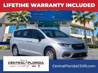 New 2026 Chrysler Pacifica Select video 1