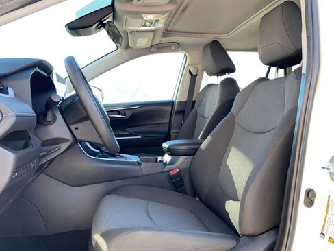 Used 2025 Toyota RAV4 XLE image 28