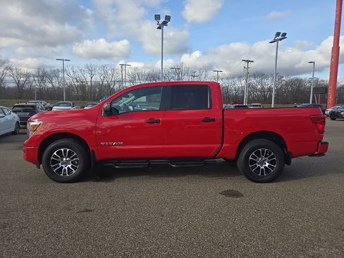 Used 2024 Nissan Titan SV w/ Accessory Utility Package image 4