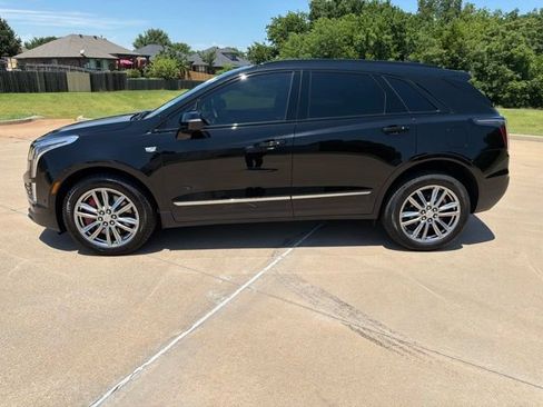 Certified 2025 Cadillac XT5 Sportv w/ Technology Package AWD/4WD image 2