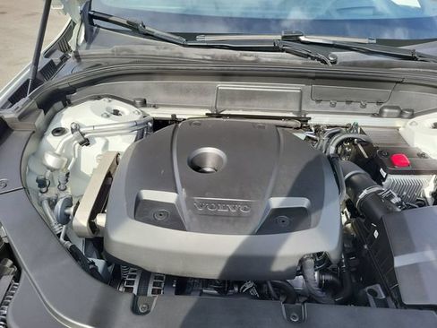 Used 2021 Volvo XC60 T5 R-Design w/ Protection Package Premier AWD/4WD image 18