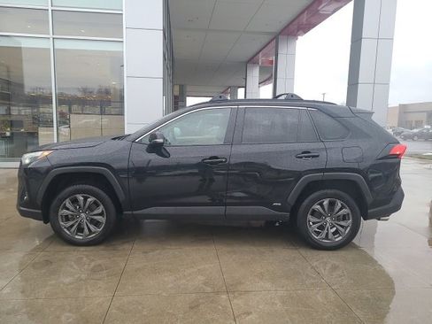 Used 2024 Toyota RAV4 XLE Premium image 4