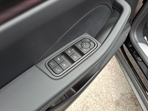 Used 2025 Porsche Macan 4S Electric AWD/4WD image 25