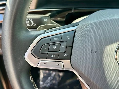 Used 2024 Volkswagen Atlas SE w/ Panoramic Sunroof Package FWD image 33