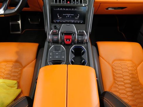 Used 2022 Lamborghini Urus image 58