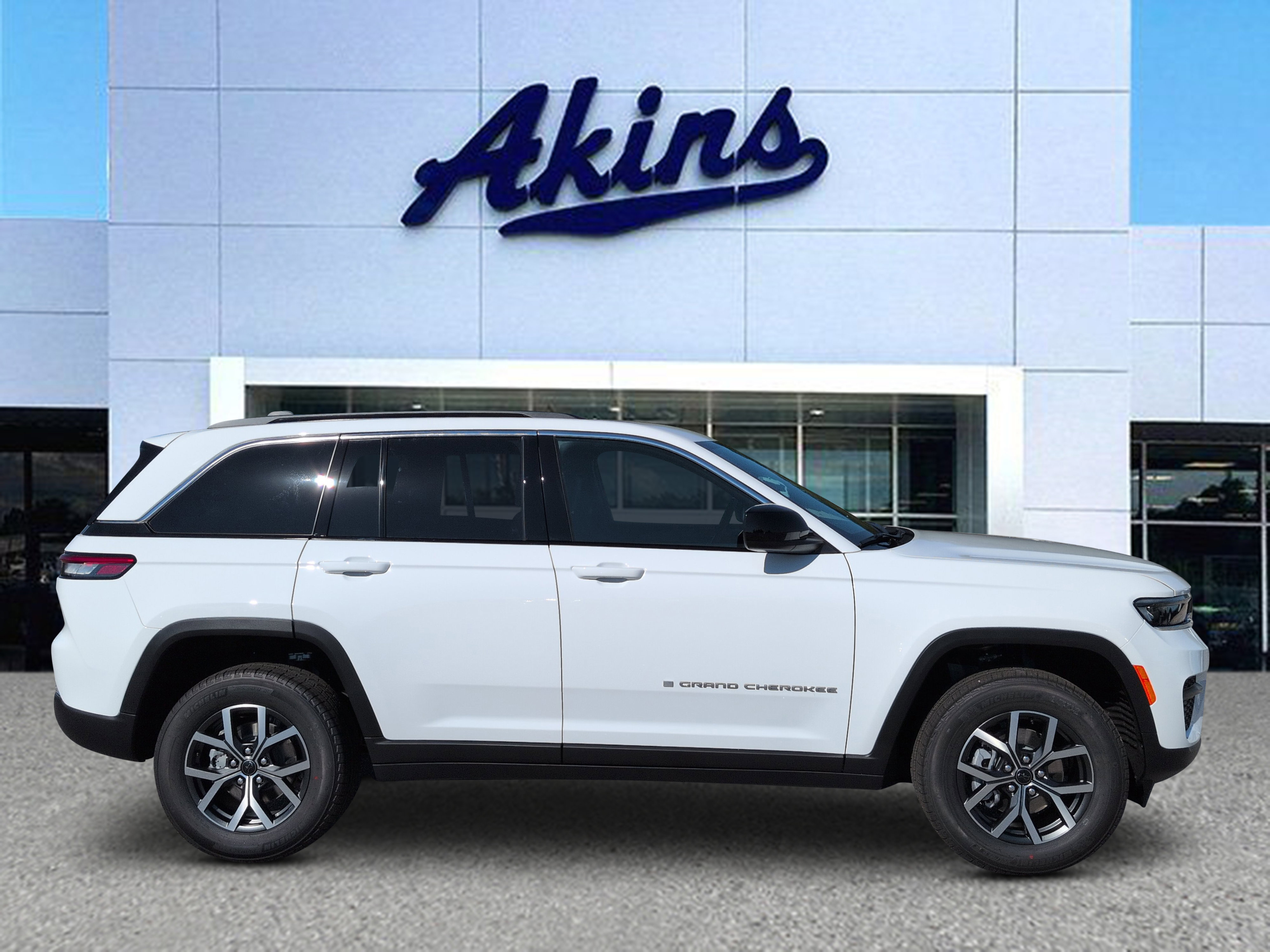 New 2027 Jeep Grand Cherokee Laredo RWD image 1